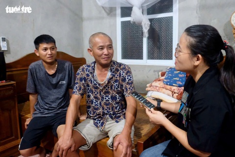 ‘Người hùng’ kể lại chuyện cứu người rơi xuống sông ở vụ sập cầu Phong Châu - Ảnh 2. ‘Người hùng’ kể lại chuyện cứu người rơi xuống sông ở vụ sập cầu Phong Châu - Ảnh 2.