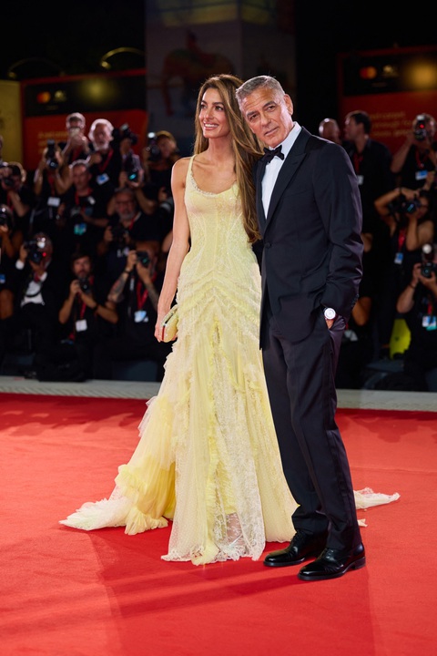 Angelina Jolie lọt top sao mặc đẹp trên thảm đỏ Venice - Ảnh 20.