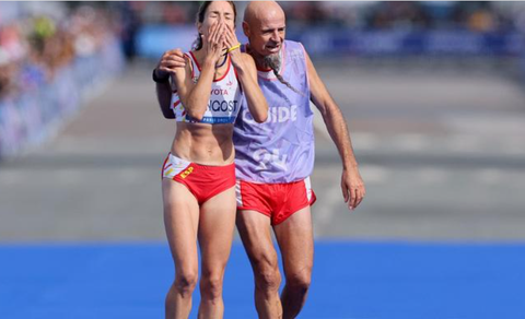 Nữ vận động viên bị tước mất huy chương Paralympic vì... lòng tốt ! - Ảnh 1.