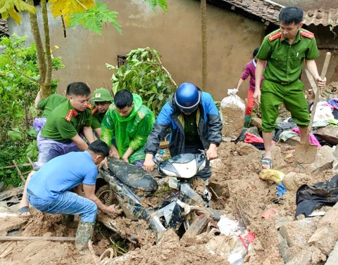 Lũ dâng nhanh, có nơi ở Lạng Sơn ngập lụt đến tầng 2 - Ảnh 6. Lũ dâng nhanh, có nơi ở Lạng Sơn ngập lụt đến tầng 2 - Ảnh 6.