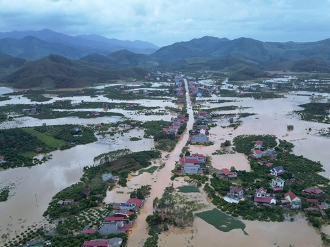 Thủ phủ vải thiều Bắc Giang ngập trong biển nước - Ảnh 3. Thủ phủ vải thiều Bắc Giang ngập trong biển nước - Ảnh 4.