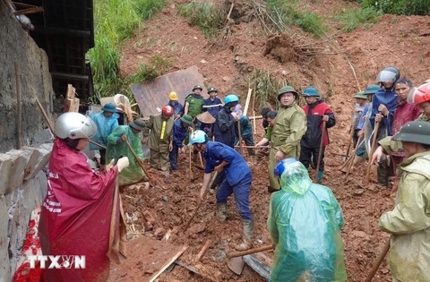 Phó Thủ tướng Lê Thành Long kiểm tra tình hình mưa, lũ tại Lào Cai - Ảnh 2. Phó Thủ tướng Lê Thành Long kiểm tra tình hình mưa lũ tại Lào Cai - Ảnh 2.