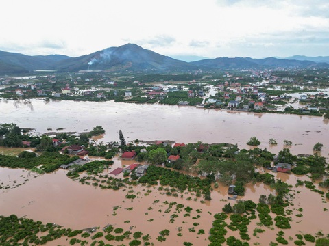 Thủ phủ vải thiều Bắc Giang ngập trong biển nước - Ảnh 2. Thủ phủ vải thiều Bắc Giang ngập trong biển nước - Ảnh 2.