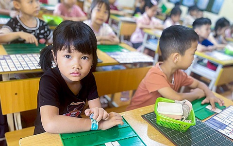 Sẻ chia với học trò vùng khó khăn - Kỳ 2: Những lớp học kết nối - Ảnh 1. Sẻ chia với học trò vùng khó khăn - Kỳ 2: Những lớp học kết nối - Ảnh 2.
