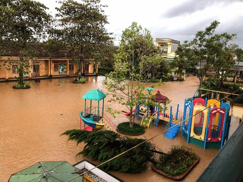 Vỡ đập ở Quảng Ninh, gây ngập lụt 4 thôn - Ảnh 2. Vỡ vai đập công trình thủy lợi Quảng Ninh, 400 hộ dân bị ngập - Ảnh 2.