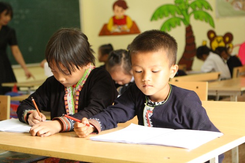 Hỗ trợ sách giáo khoa cho học sinh chịu thiệt hại do bão số 3 - Ảnh 1.