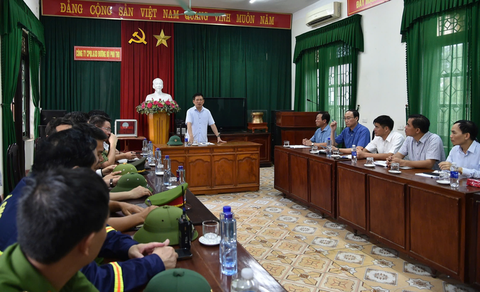 Phó thủ tướng giao Bộ Quốc phòng chủ trì, khẩn trương tìm kiếm cứu nạn vụ sập cầu Phong Châu - Ảnh 2.