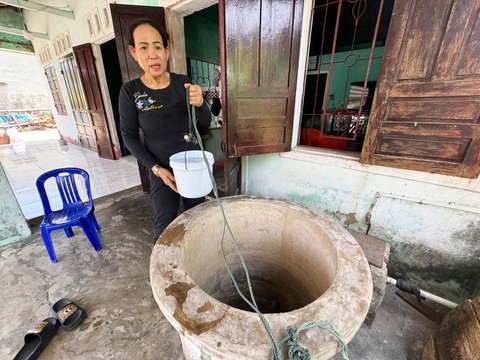 Xã đảo ở Quảng Nam 'khát' nước sạch, than giá nước công ty cấp thoát nước lại quá cao - Ảnh 1.