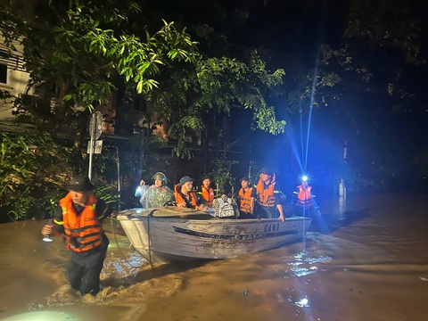 Lũ sông Hồng dâng cao, dân Yên Bái chạy lụt trong đêm - Ảnh 5.