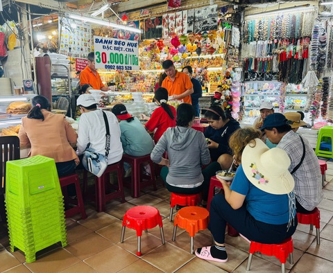 ‘Cưỡi’ metro trải nghiệm ẩm thực thỏa thích từ Bến Thành đến Suối Tiên - Ảnh 2. Ăn sạch món Sài Gòn từ Bến Thành đến Suối Tiên bằng metro - Ảnh 2.