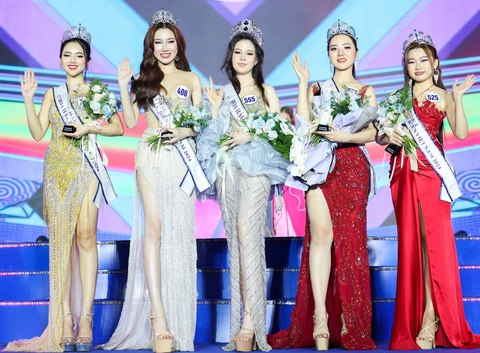 Hoài Linh đăng quang Hoa hậu Biển Việt Nam vào thời khắc chào năm mới 2025 - Ảnh 1. Hoài Linh đăng quang Hoa hậu Biển Việt Nam vào thời khắc chào năm mới 2025 - Ảnh 1.
