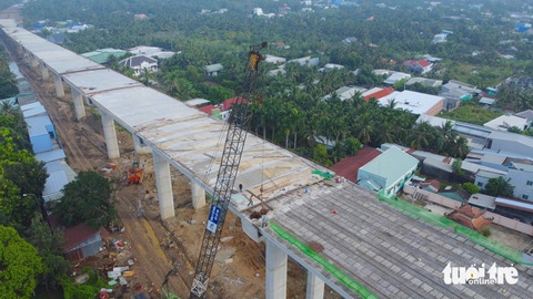 Hơn 500 công nhân thi công cầu Rạch Miễu 2 trong ngày đầu năm 2025 - Ảnh 2.