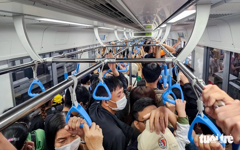 Metro số 1 một vượt mốc 1 triệu khách, ngày đầu năm mới đông nghịt ở ga Bến Thành - Ảnh 10.