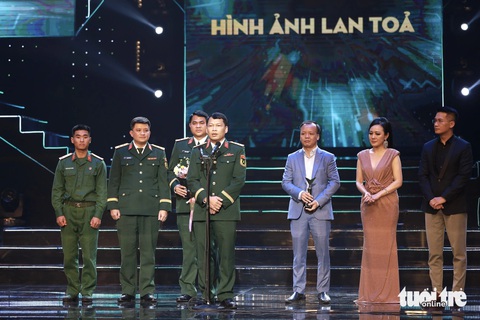 Độc đạo thắng lớn, Anh trai vượt ngàn chông gai là chương trình giải trí ấn tượng ở VTV Awards 2024 - Ảnh 10.