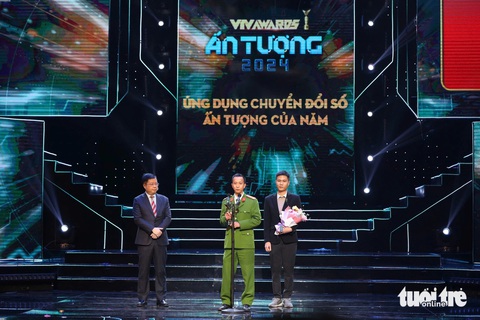 Độc đạo thắng lớn, Anh trai vượt ngàn chông gai là chương trình giải trí ấn tượng ở VTV Awards 2024 - Ảnh 14.