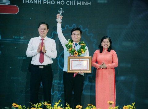 Tuyên dương 14 'Công dân trẻ tiêu biểu TP.HCM' 2024 - Ảnh 6. Tuyên dương 14 công dân trẻ tiêu biểu TP.HCM 2024 - Ảnh 6.