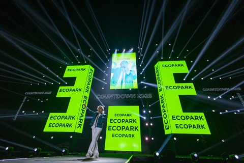 Ecopark Countdown 2025: Hơn 50.000 người mãn nhãn, vỡ òa cảm xúc - Ảnh 7. Ecopark Countdown 2025: Hơn 50.000 người mãn nhãn, vỡ òa cảm xúc - Ảnh 7.