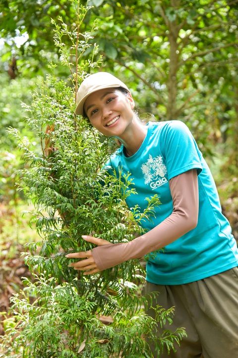 H'Hen Niê tiếp tục làm thiện nguyện - Ảnh 5. H'Hen Niê tiếp tục làm thiện nguyện - Ảnh 5.