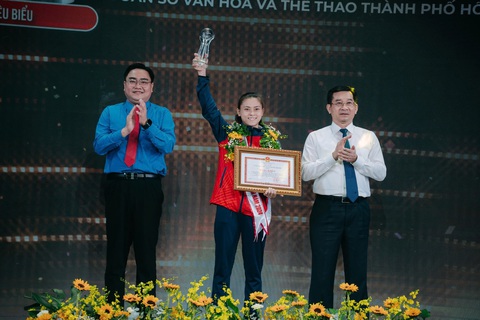 Tuyên dương 14 'Công dân trẻ tiêu biểu TP.HCM' 2024 - Ảnh 9. Tuyên dương 14 công dân trẻ tiêu biểu TP.HCM 2024 - Ảnh 9.