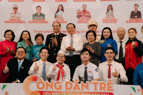 Tuyên dương 14 'Công dân trẻ tiêu biểu TP.HCM' 2024 - Ảnh 1. Tuyên dương 14 công dân trẻ tiêu biểu TP.HCM 2024 - Ảnh 1.