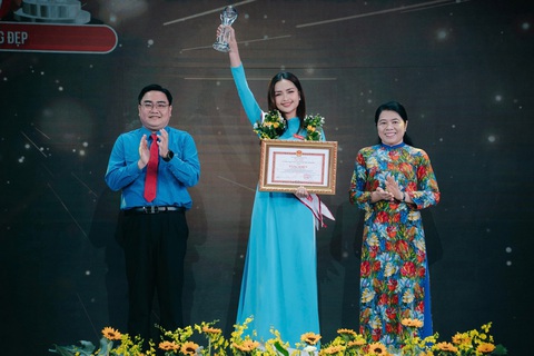 Tuyên dương 14 'Công dân trẻ tiêu biểu TP.HCM' 2024 - Ảnh 11. Tuyên dương 14 công dân trẻ tiêu biểu TP.HCM 2024 - Ảnh 11.