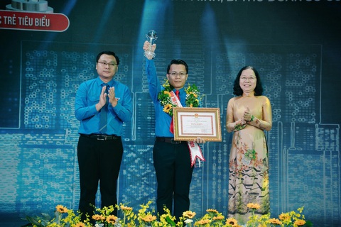 Tuyên dương 14 'Công dân trẻ tiêu biểu TP.HCM' 2024 - Ảnh 8. Tuyên dương 14 công dân trẻ tiêu biểu TP.HCM 2024 - Ảnh 8.