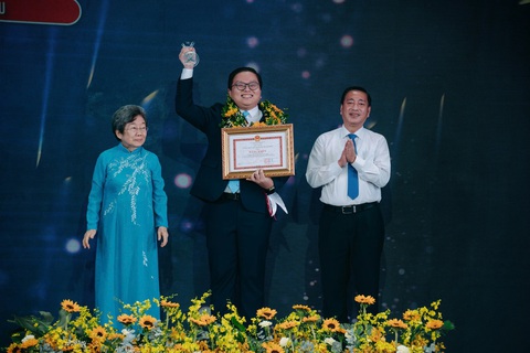Tuyên dương 14 'Công dân trẻ tiêu biểu TP.HCM' 2024 - Ảnh 12. Tuyên dương 14 công dân trẻ tiêu biểu TP.HCM 2024 - Ảnh 12.