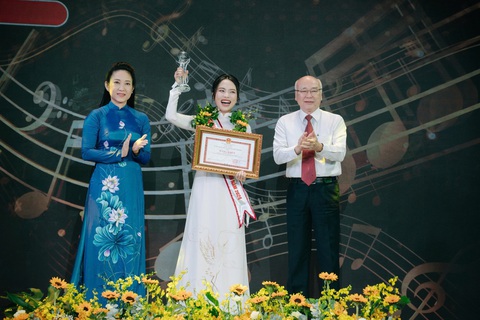 Tuyên dương 14 'Công dân trẻ tiêu biểu TP.HCM' 2024 - Ảnh 10. Tuyên dương 14 công dân trẻ tiêu biểu TP.HCM 2024 - Ảnh 10.