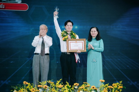 Tuyên dương 14 'Công dân trẻ tiêu biểu TP.HCM' 2024 - Ảnh 4. Tuyên dương 14 công dân trẻ tiêu biểu TP.HCM 2024 - Ảnh 4.