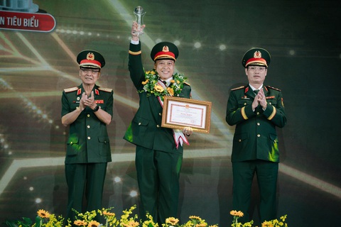 Tuyên dương 14 'Công dân trẻ tiêu biểu TP.HCM' 2024 - Ảnh 14. Tuyên dương 14 công dân trẻ tiêu biểu TP.HCM 2024 - Ảnh 14.