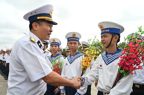 Đầu Xuân 2025, tàu Trường Sa 02 và Trường Sa 21 đang tiến ra biển lớn, đến thăm chiến sĩ đảo xa - Ảnh 1.