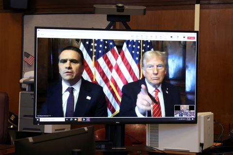 Tòa án Mỹ ân xá vô điều kiện cho ông Trump - Ảnh 2.