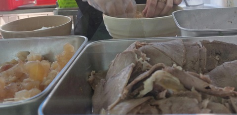 Vị mặn bún bò và chuyện tình yêu cô chủ - Ảnh 3. Vị mặn bún bò và chuyện tình yêu cô chủ - Ảnh 3.