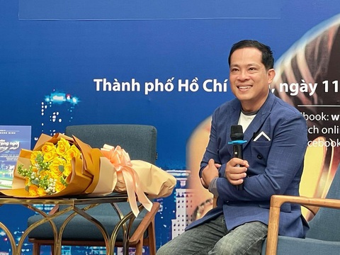 50 năm rạng ngời trang sử của Đinh Quang Minh: Kỷ niệm với thành phố có muôn triệu trái tim yêu - Ảnh 1. 50 năm rạng ngời trang sử của Đinh Quang Minh: Kỷ niệm với thành phố có muôn triệu trái tim yêu - Ảnh 1.