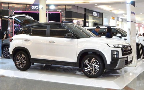 Ảnh thực tế Hyundai Creta 2025 vừa ra mắt ĐNÁ: Giá quy đổi từ 470 triệu đồng, thêm bản thể thao, có thể sớm về Việt Nam- Ảnh 3. Ảnh thực tế Hyundai Creta 2025 vừa ra mắt Đông Nam Á, giá từ 470 triệu đồng - Ảnh 2.