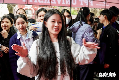 Gen Z háo hức đi tư vấn tuyển sinh hướng nghiệp tại Buôn Ma Thuột, TP Vinh, TP Huế - Ảnh 12. Gen Z háo hức đi tư vấn tuyển sinh hướng nghiệp tại Buôn Ma Thuột, TP Vinh, TP Huế - Ảnh 12.