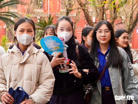 Gen Z háo hức đi tư vấn tuyển sinh hướng nghiệp tại Buôn Ma Thuột, TP Vinh, TP Huế - Ảnh 10. Gen Z háo hức đi tư vấn tuyển sinh hướng nghiệp tại Buôn Ma Thuột, TP Vinh, TP Huế - Ảnh 10.