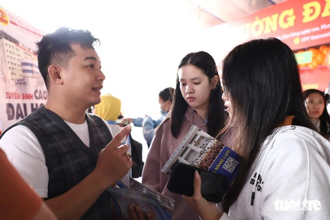 Đề thi tốt nghiệp THPT 2025 sẽ khó hơn năm trước - Ảnh 3. Đề thi tốt nghiệp THPT 2025 sẽ khó hơn năm trước - Ảnh 4.