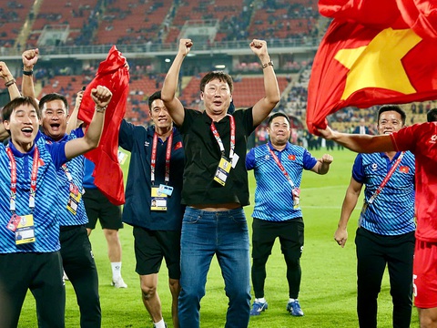 Tiết lộ cách HLV Kim Sang Sik làm tâm lý cho đội tuyển Việt Nam - Ảnh 1. Tiết lộ cách HLV Kim Sang Sik làm tâm lý cho đội tuyển Việt Nam - Ảnh 1.