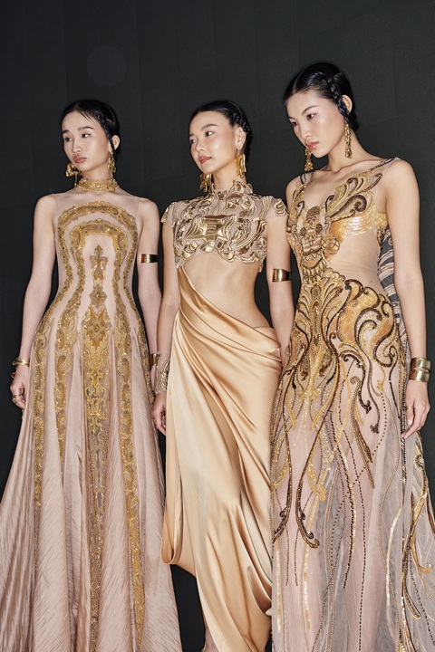 Lê Thanh Hòa đưa văn hóa Chăm Pa lên thời trang - Ảnh 5. Lê Thanh Hòa đưa văn hóa Chăm Pa lên thời trang - Ảnh 5.