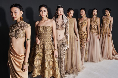 Lê Thanh Hòa đưa văn hóa Chăm Pa lên thời trang - Ảnh 4. Lê Thanh Hòa đưa văn hóa Chăm Pa lên thời trang - Ảnh 4.