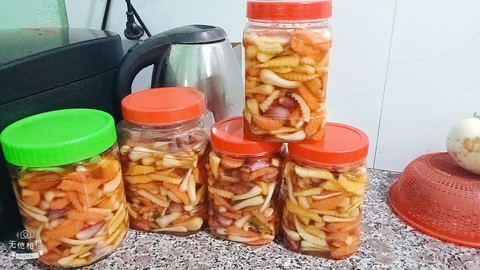 Nhìn góc bếp của má đã thấy Tết về - Ảnh 2. Nhìn góc bếp của má đã thấy Tết về - Ảnh 3.