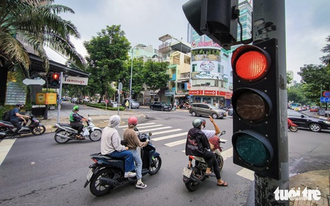 Phó giám đốc Sở GTVT TP.HCM: Sẽ có đánh giá và phương hướng tổ chức lại tín hiệu đèn giao thông - Ảnh 1.