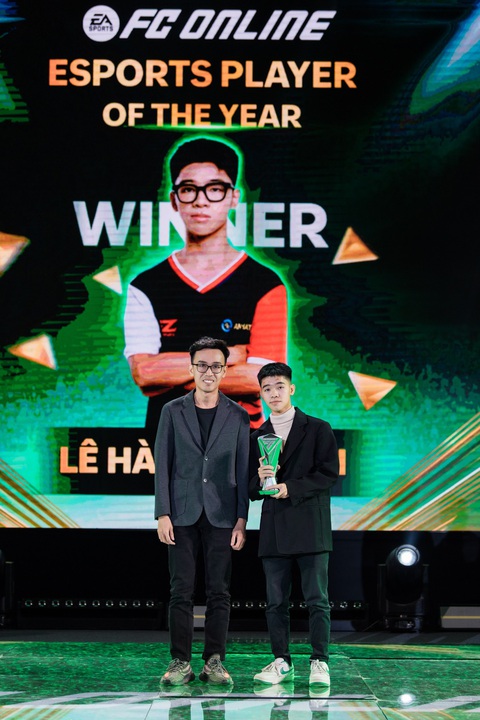 Lê Hà Anh Tuấn giành giải Vận động viên Esports xuất sắc của năm - Ảnh 1. Lê Hà Anh Tuấn giành giải Vận động viên Esports xuất sắc của năm - Ảnh 1.