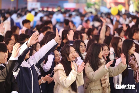 Nhà nước đang tinh gọn bộ máy, chọn ngành học thế nào? - Ảnh 1. Cả nước đang tinh gọn, chọn ngành học nào? - Ảnh 1.