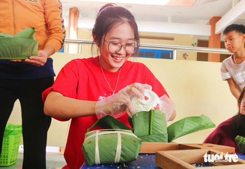Gói 1.000 bánh chưng Tết tặng trẻ em nghèo Khánh Hòa - Ảnh 1. Gói 1.000 bánh chưng Tết tặng trẻ em nghèo - Ảnh 1.
