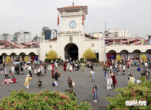 Không khí nhộn nhịp trước ngày khai mạc Lễ hội Tết Việt Ất Tỵ 2025 - Ảnh 14. Không khí nhộn nhịp trước ngày khai mạc Lễ hội Tết Việt Ất Tỵ 2025 - Ảnh 14.