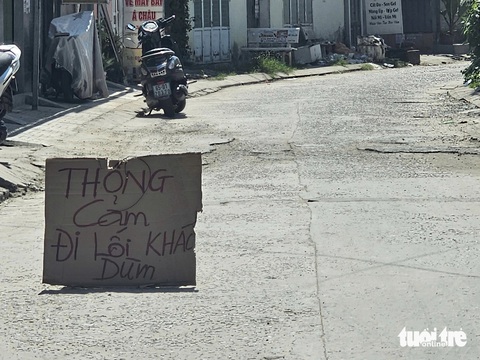 Cuối năm dựng rạp 'nhà có tiệc, vui lòng đi lối khác' bít hết đường đi - Ảnh 2.