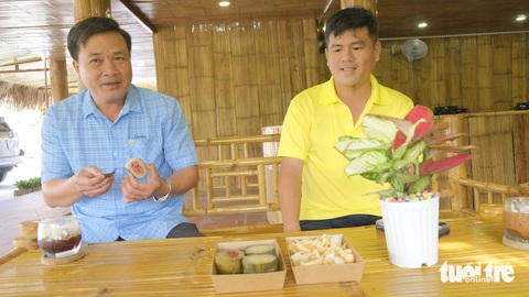 Một khu du lịch ở Làng hoa Sa Đéc gói hơn 3.000 đòn bánh tét đãi du khách - Ảnh 6.