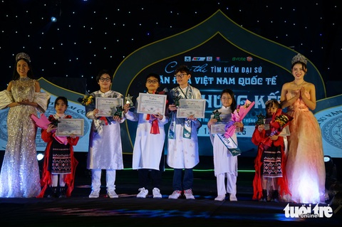 Wang An Nam giành quán quân cuộc thi Tìm kiếm đại sứ văn hóa Việt Nam quốc tế - Ảnh 7. Wang An Nam giành quán quân cuộc thi Tìm kiếm đại sứ văn hóa Việt Nam quốc tế - Ảnh 5.